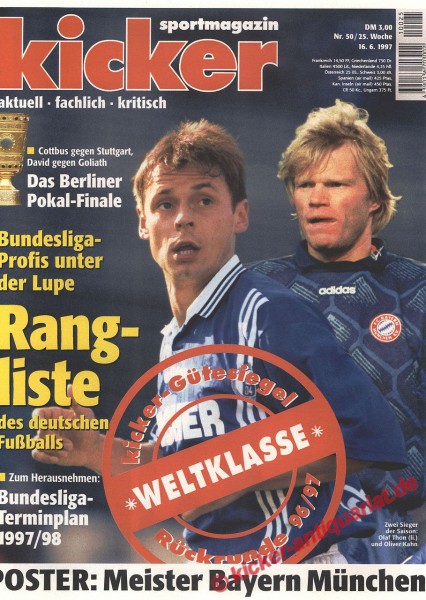 Kicker 50/1997 vom 16.6.1997: Cottbus gegen Stuttgart: David gegen Goliath: DAS BERLINER POKALFINALE! Titelfoto: Zwei Sieger der Saison: Oliver Kahn und Olaf Thon. Kicker Gütesiegel WELTKLASSE! Mit Poster Bayern München und Rangliste des Deutschen Fußball