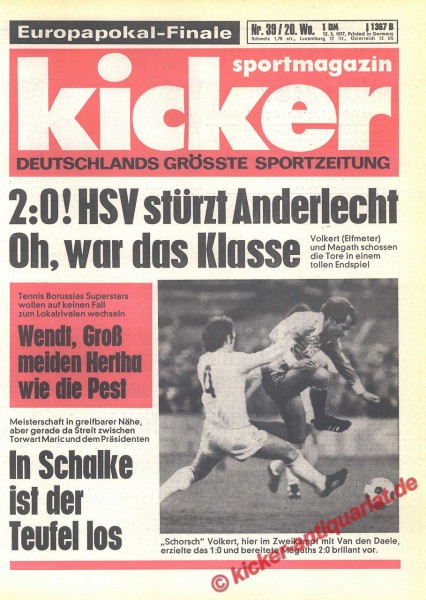 "Schorsch" Volkert (HSV) und van den Daele (Anderlecht). In Schalke ist der Teufel los!